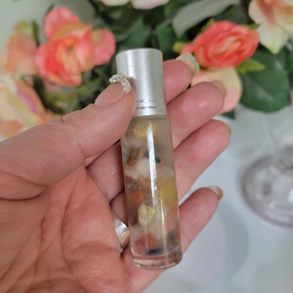 CRYSTAL INFUSED SKIN RESCUE ESSENTIAL OIL. HOMEMADE HEALTH GRADE MATERIALS 👀 - Picture 8 of 10